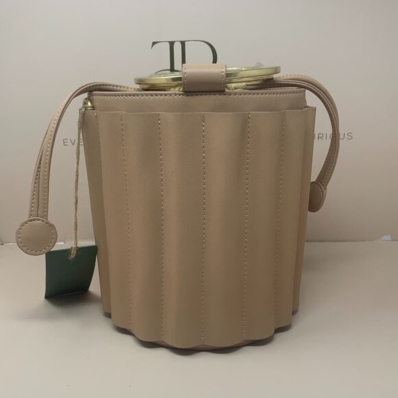 NWT | Alkeme Atelier | Water Metal Bucket Bag in Nude - Picture 3 of 6